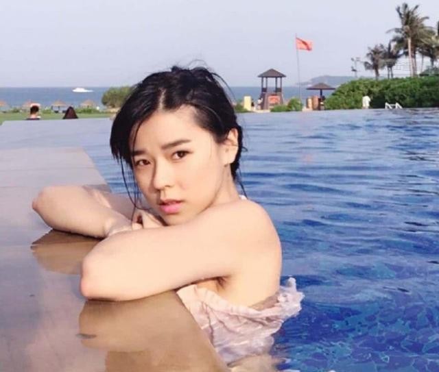 鹿晗老婆怀8个月肚子（沫子直播忘记打开美颜）