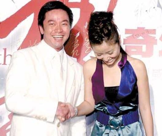 曾被白睡8年，男友却勾搭上闺蜜，如今走向人生巅峰，人人羡慕