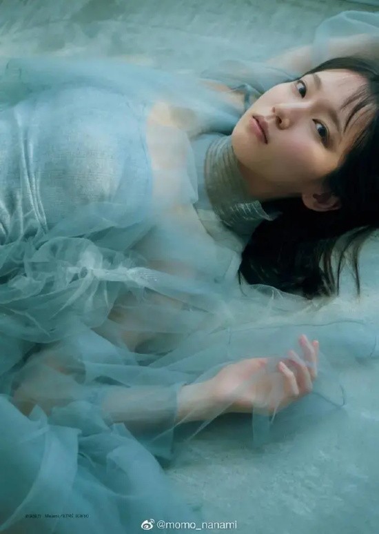 吉冈里帆ins写真鉴赏，气质干净五官精致！