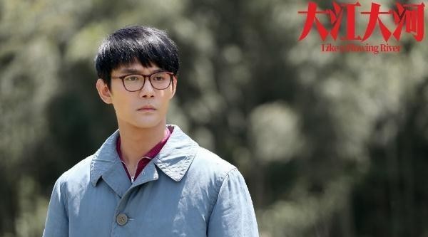 艾薇儿老公叫什么（艾薇儿和老公亮相格莱美红毯）