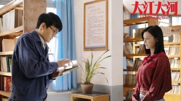 艾薇儿老公叫什么（艾薇儿和老公亮相格莱美红毯）
