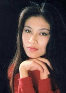 ​演员岳红离婚后，独自抚养孩子成人，她战胜胃癌，乐观生活