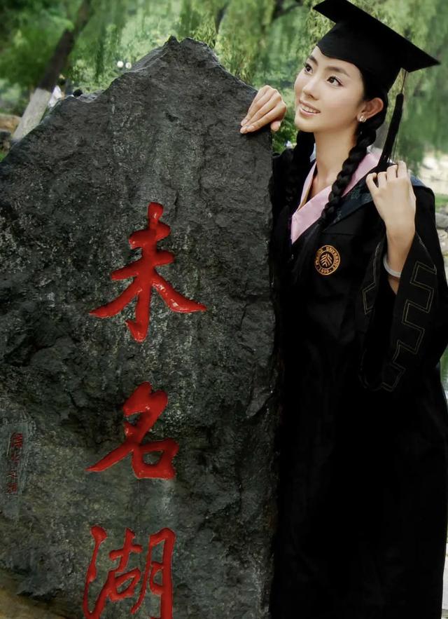 演员李思思个人资料简介（春晚主持人李思思婚后生活幸福吗）(7)