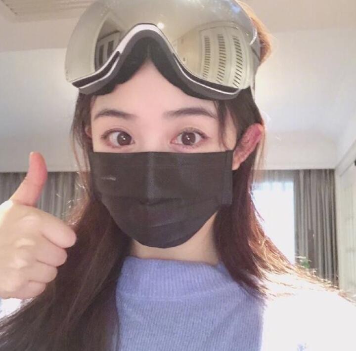 张含韵近照